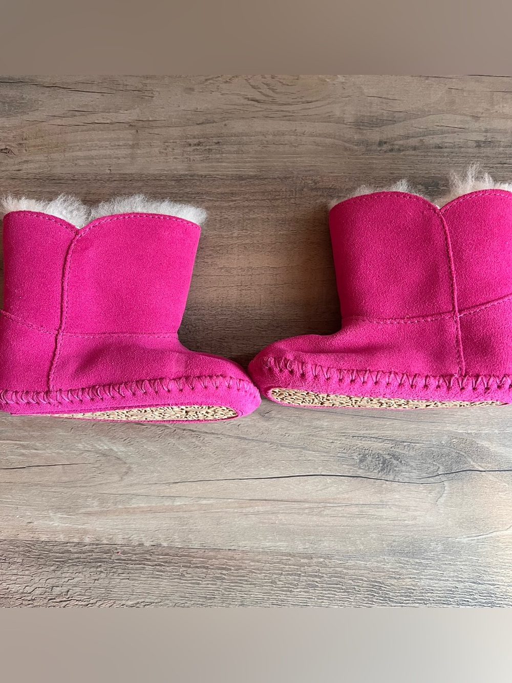 Uggs - Picture 2 of 6